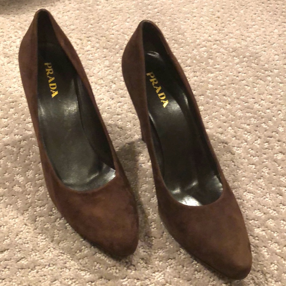 Prada brown suede pumps